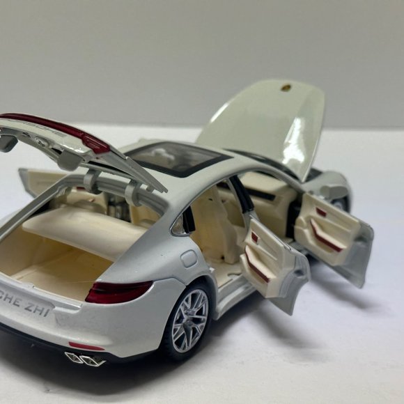 1:24 2020 Porsche Panamera White Diecast With LED Lights - Picture 5 of 9